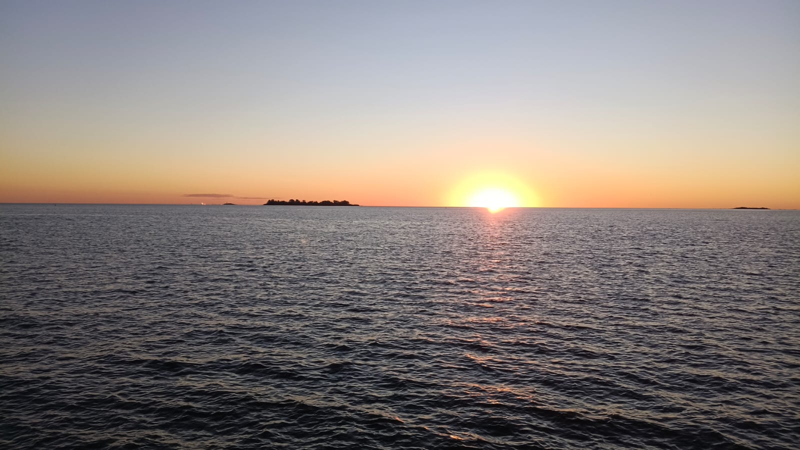 Cruce a Colonia en velero